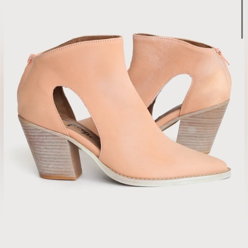 Free People Coral Ankle Booties. Leather Cutout Pointed-Toe, Like New